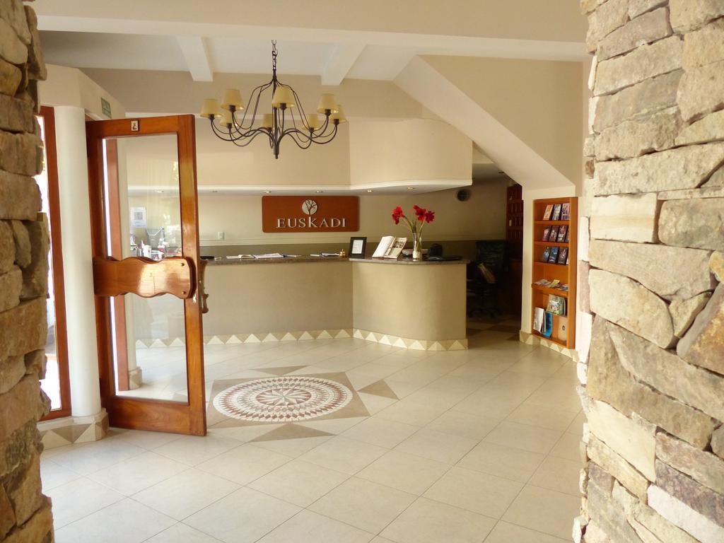 Euskadi Hotel General Pico Esterno foto