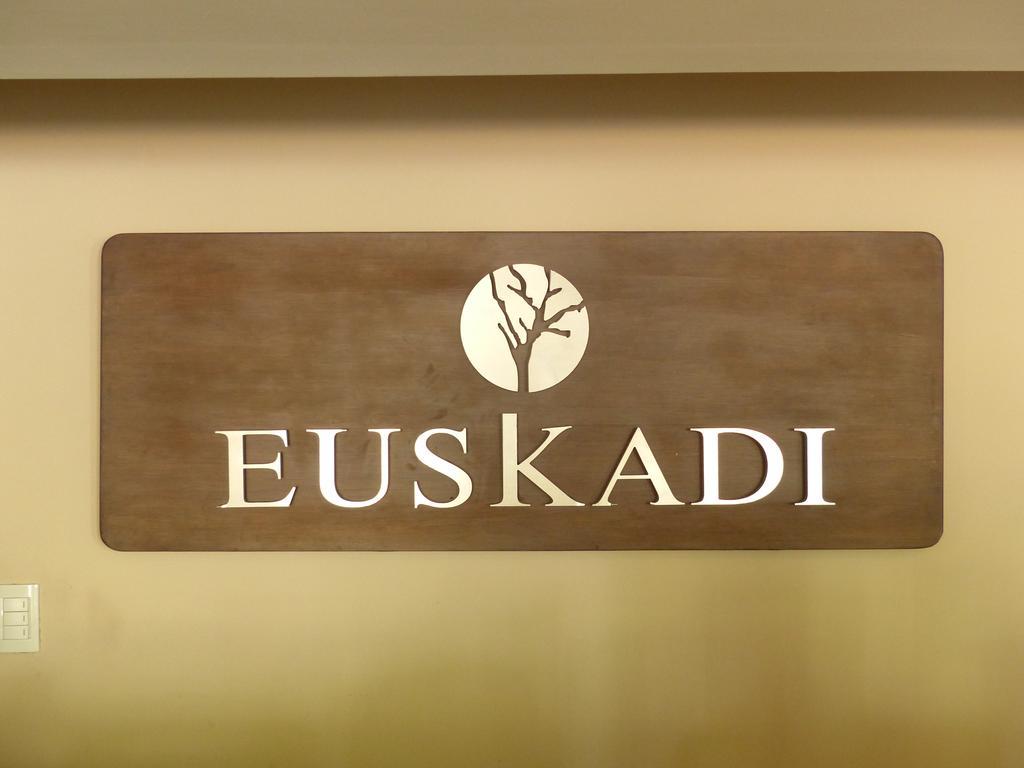 Euskadi Hotel General Pico Esterno foto