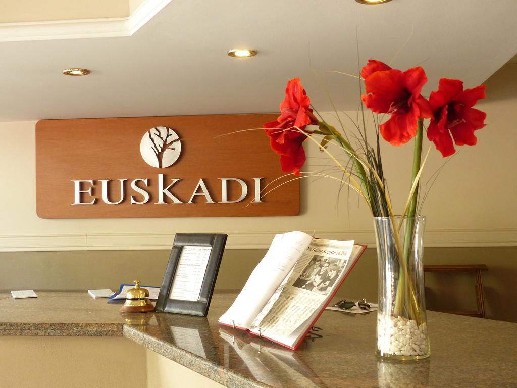 Euskadi Hotel General Pico Esterno foto
