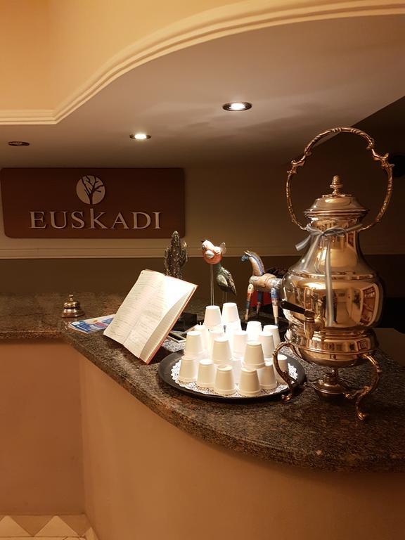 Euskadi Hotel General Pico Esterno foto