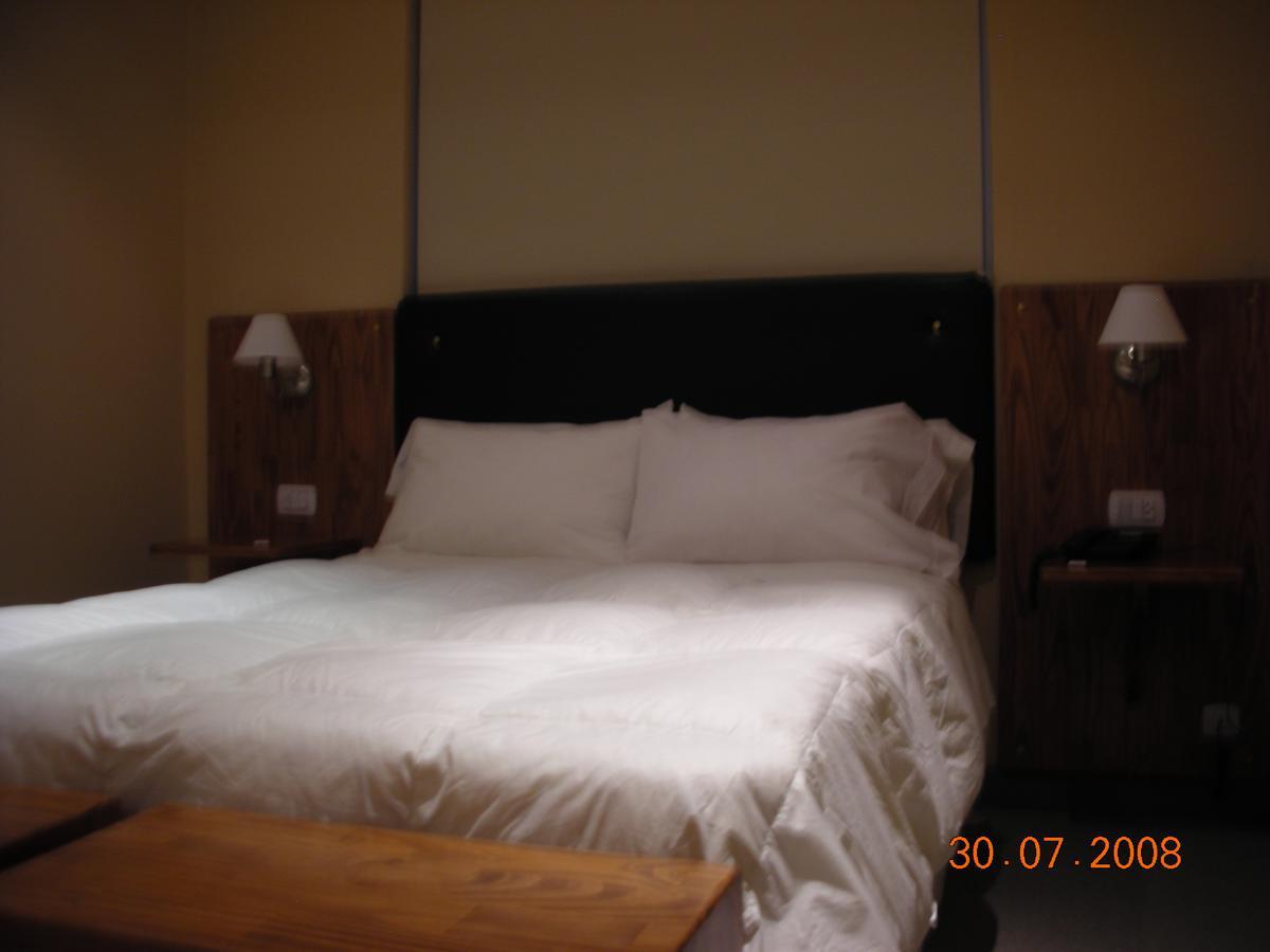 Euskadi Hotel General Pico Esterno foto